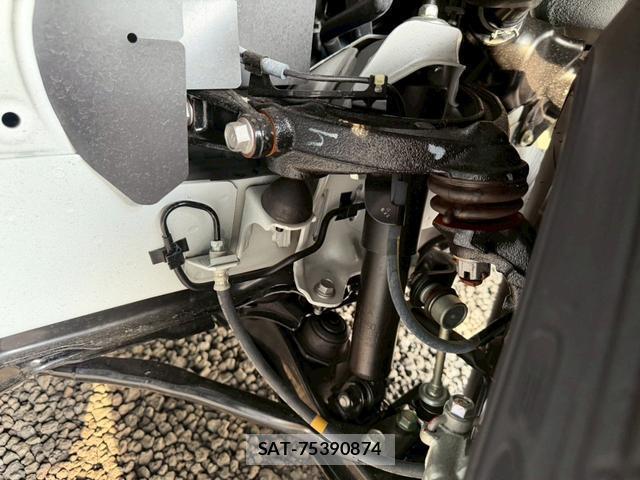 Toyota HIACE VAN 2026-04 8221483-14