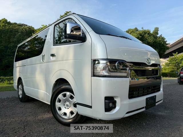 Toyota HIACE VAN 2026-04 8221483-15
