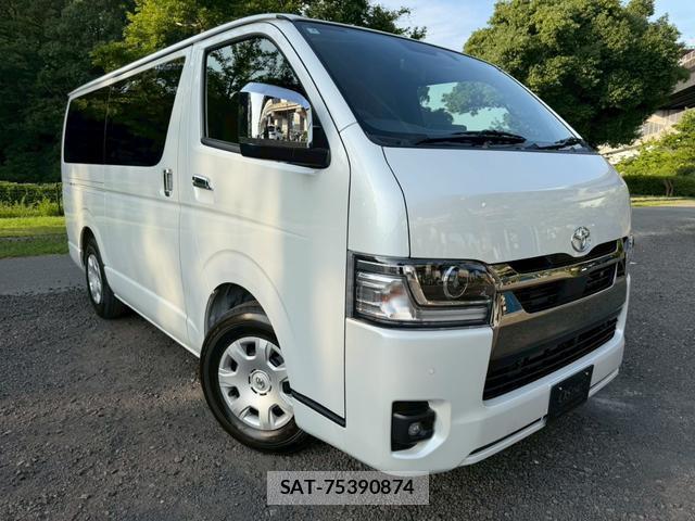 Toyota HIACE VAN 2026-04 8221483-2