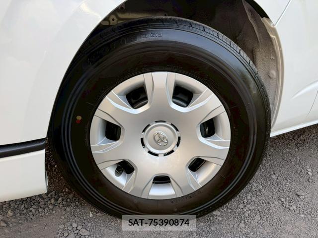 Toyota HIACE VAN 2026-04 8221483-7