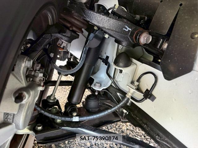 Toyota HIACE VAN 2026-04 8221483-8