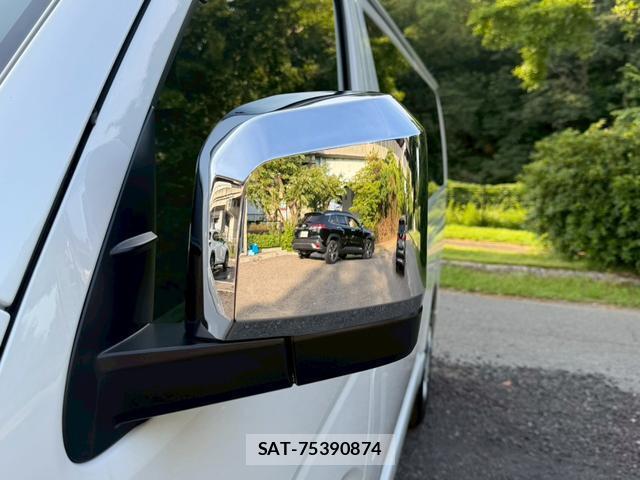 Toyota HIACE VAN 2026-04 8221483-9