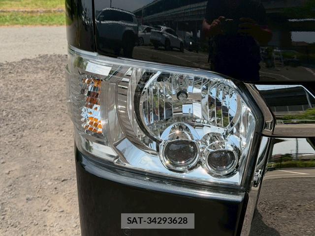 Toyota HIACE VAN 2025-07 8221485-12