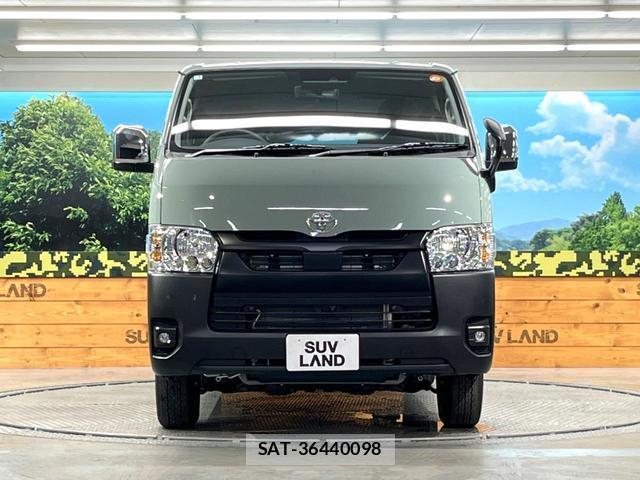 Toyota HIACE VAN 2026-02 8221611-13