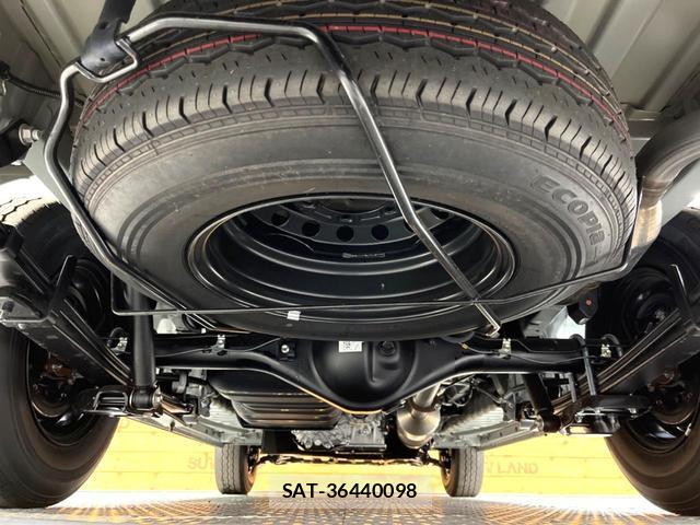 Toyota HIACE VAN 2026-02 8221611-18