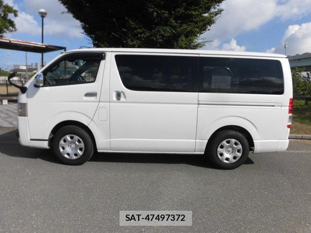 Toyota HIACE VAN 2020-09 8221620-1