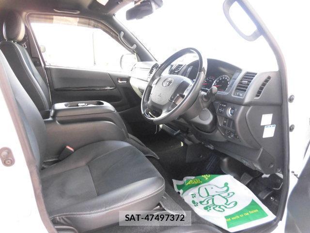 Toyota HIACE VAN 2020-09 8221620-15