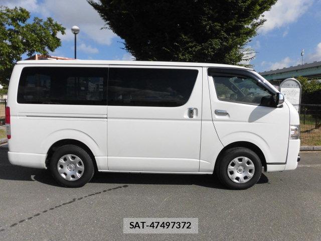 Toyota HIACE VAN 2020-09 8221620-6