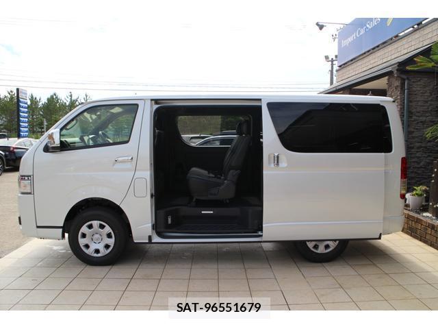 Toyota HIACE VAN 2026-07 8222336-11