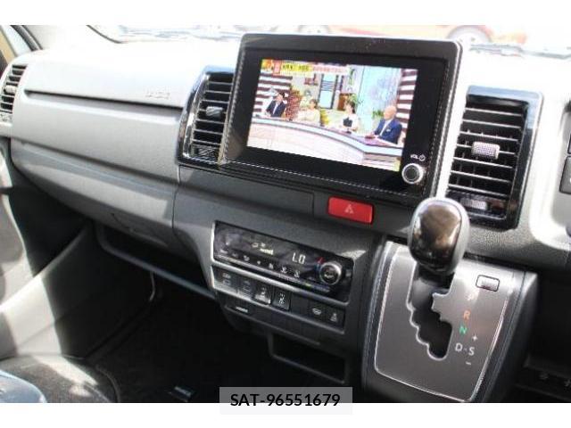 Toyota HIACE VAN 2026-07 8222336-4