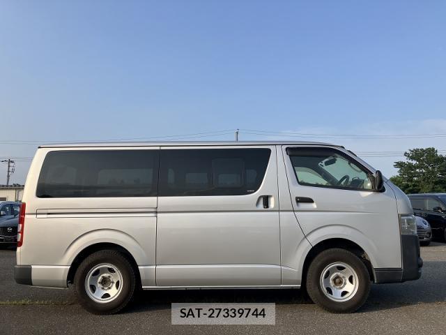 Toyota HIACE VAN 2017-04 8222582-2