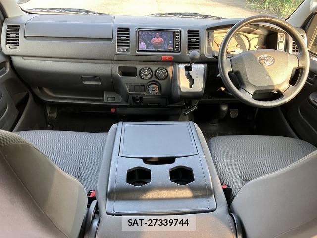 Toyota HIACE VAN 2017-04 8222582-3
