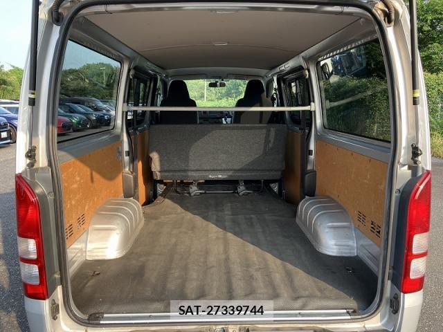Toyota HIACE VAN 2017-04 8222582-6