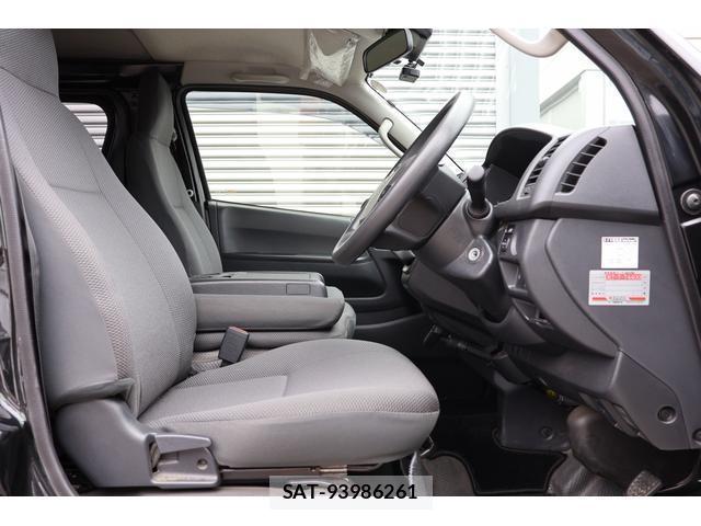 Toyota HIACE VAN 2019-08 8222940-17