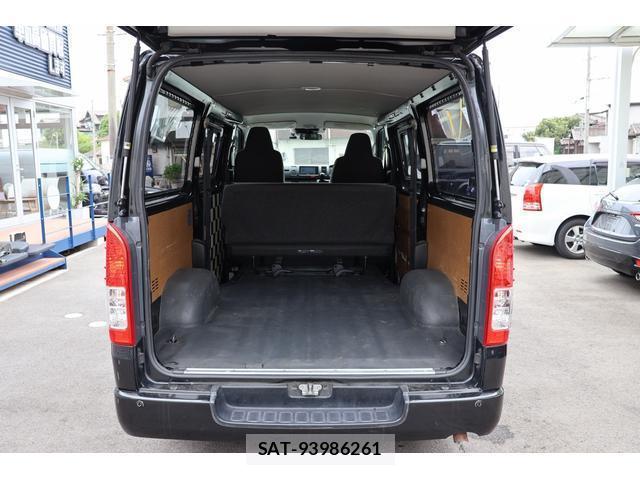 Toyota HIACE VAN 2019-08 8222940-4
