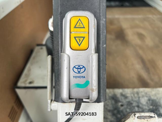 Toyota HIACE VAN 2008-09 8223370-15