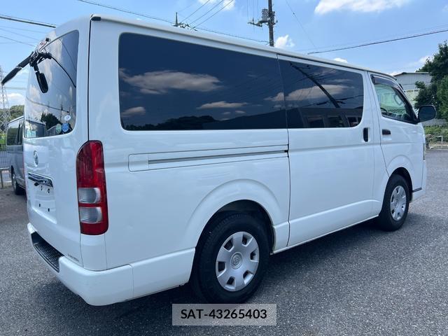 Toyota HIACE VAN 2013-02 8223372-11