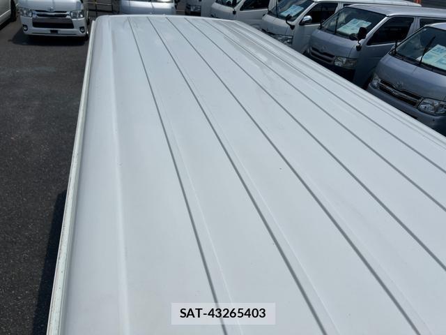 Toyota HIACE VAN 2013-02 8223372-13
