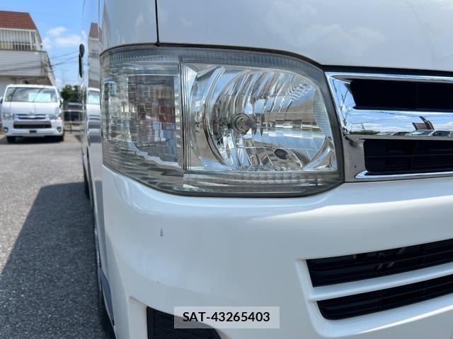 Toyota HIACE VAN 2013-02 8223372-14