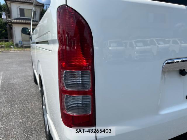 Toyota HIACE VAN 2013-02 8223372-16