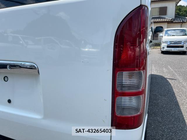 Toyota HIACE VAN 2013-02 8223372-17