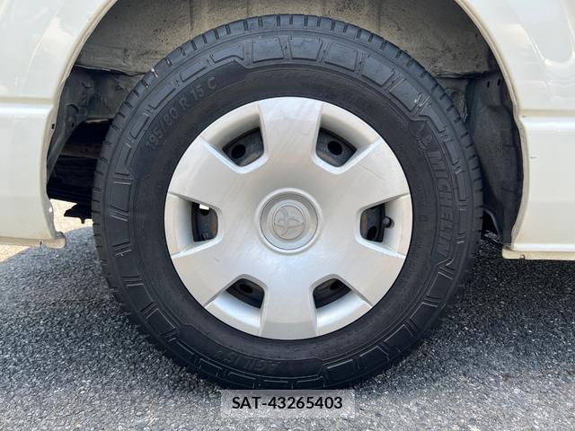 Toyota HIACE VAN 2013-02 8223372-18