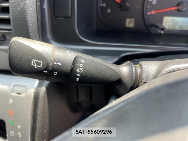Toyota HIACE VAN 2017-07 8223373-11