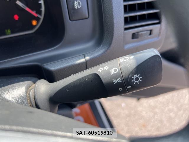 Toyota HIACE VAN 2019-09 8223375-10