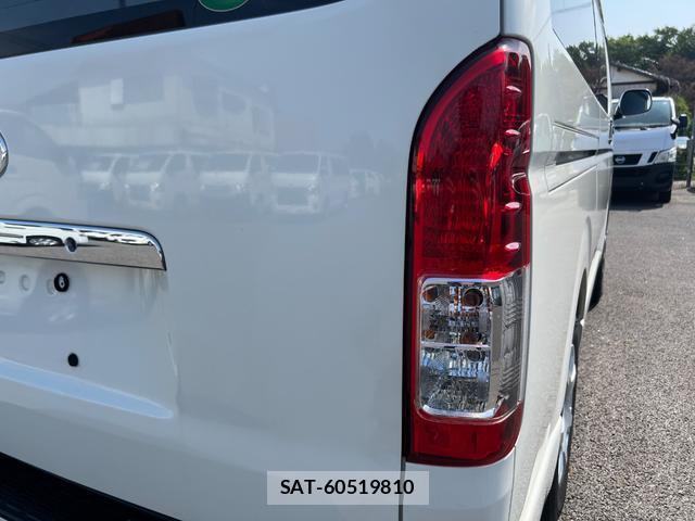 Toyota HIACE VAN 2019-09 8223375-17