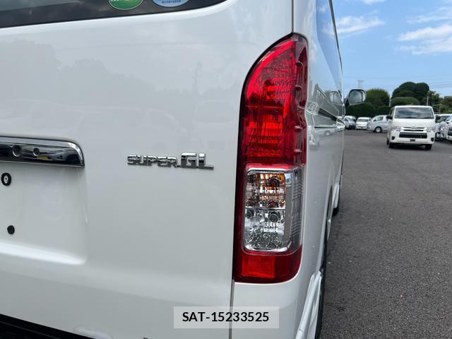Toyota HIACE VAN 2020-09 8223378-17
