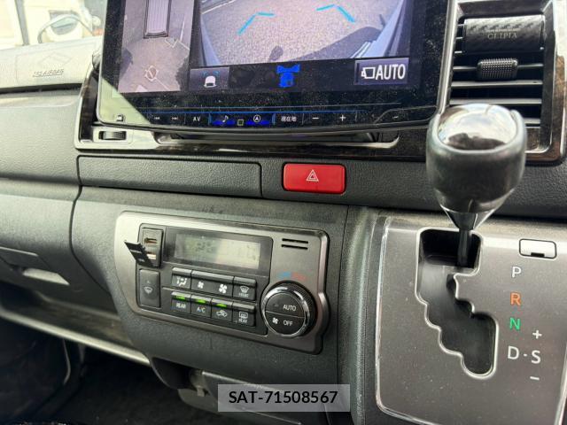 Toyota HIACE VAN 2024-06 8223752-15