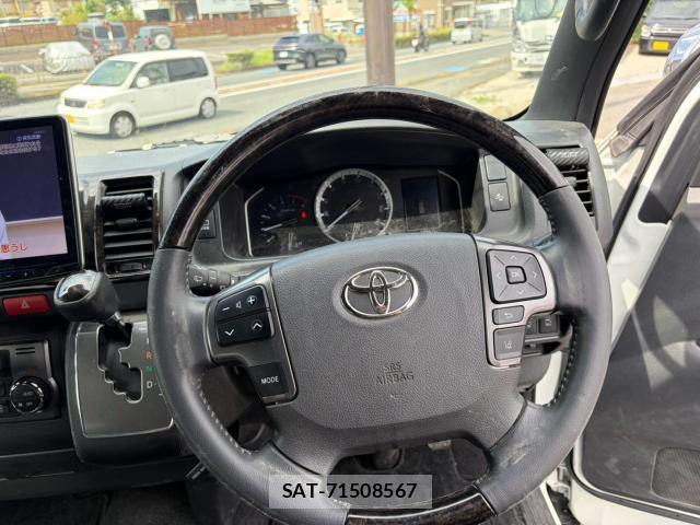 Toyota HIACE VAN 2024-06 8223752-16