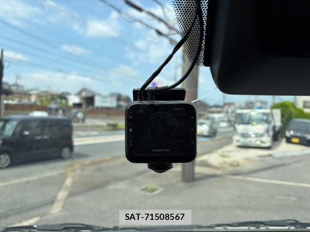Toyota HIACE VAN 2024-06 8223752-17