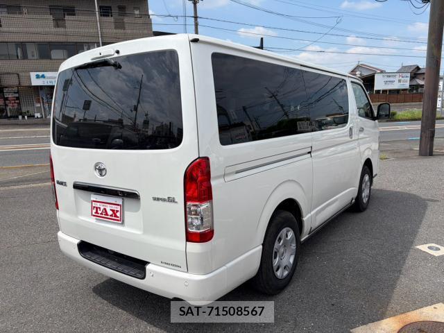Toyota HIACE VAN 2024-06 8223752-2