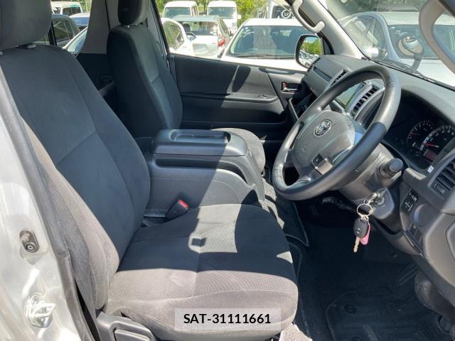 Toyota HIACE VAN 2020-06 8223927-5