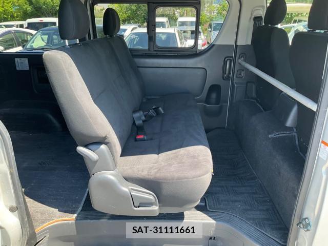 Toyota HIACE VAN 2020-06 8223927-6