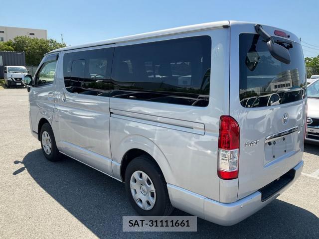 Toyota HIACE VAN 2020-06 8223927-9