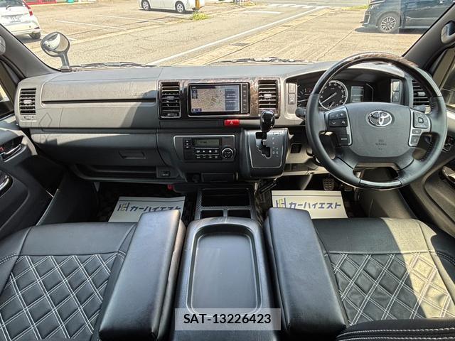 Toyota HIACE VAN 2025-05 8224359-15