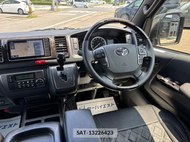 Toyota HIACE VAN 2025-05 8224359-16