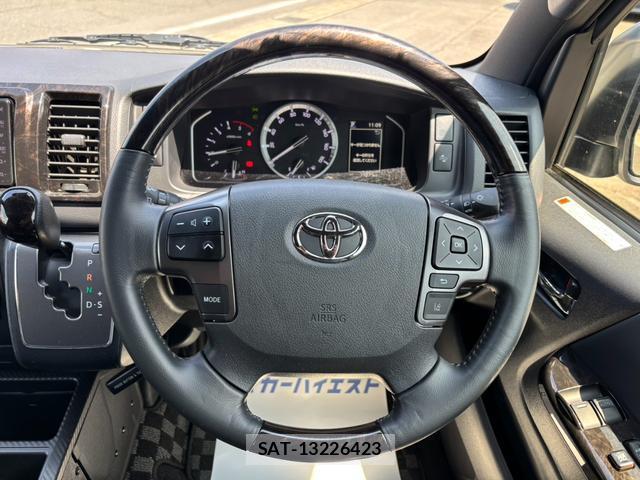 Toyota HIACE VAN 2025-05 8224359-18