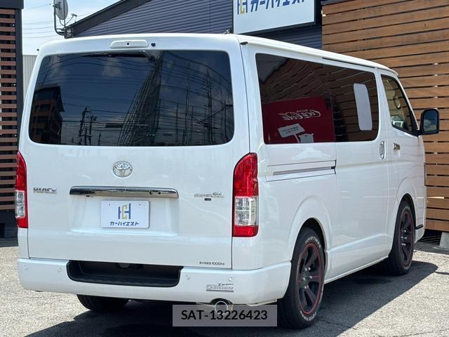 Toyota HIACE VAN 2025-05 8224359-3