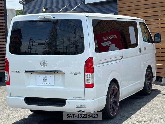 Toyota HIACE VAN 2025-05 8224359-4