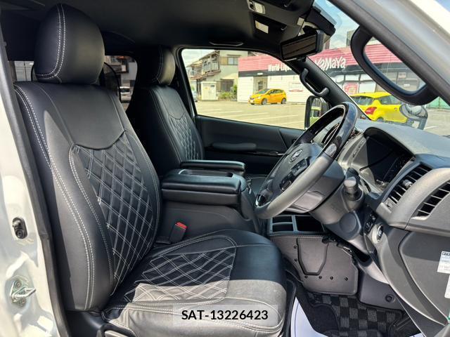 Toyota HIACE VAN 2025-05 8224359-9
