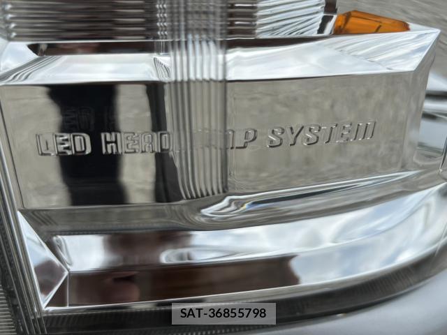 Toyota HIACE VAN 2023-02 8224440-15