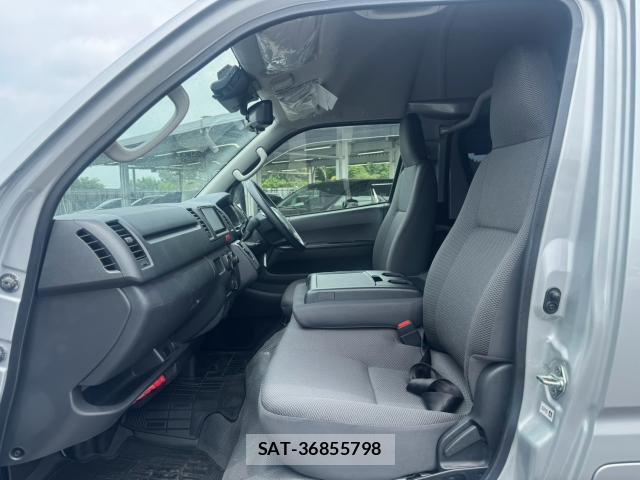 Toyota HIACE VAN 2023-02 8224440-5