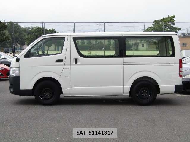 Toyota HIACE VAN 2019-11 8224718-9