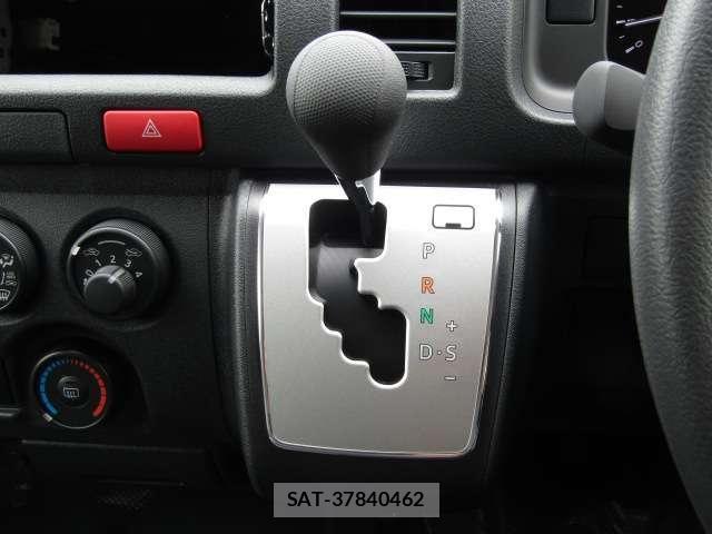 Toyota HIACE VAN 2025-06 8224719-2