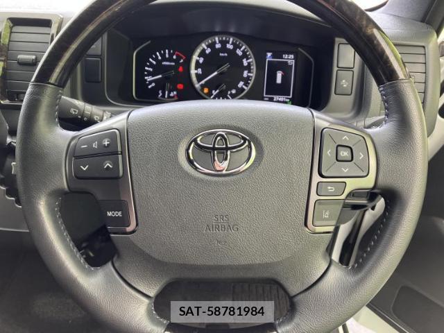 Toyota HIACE VAN 2024-04 8225496-14
