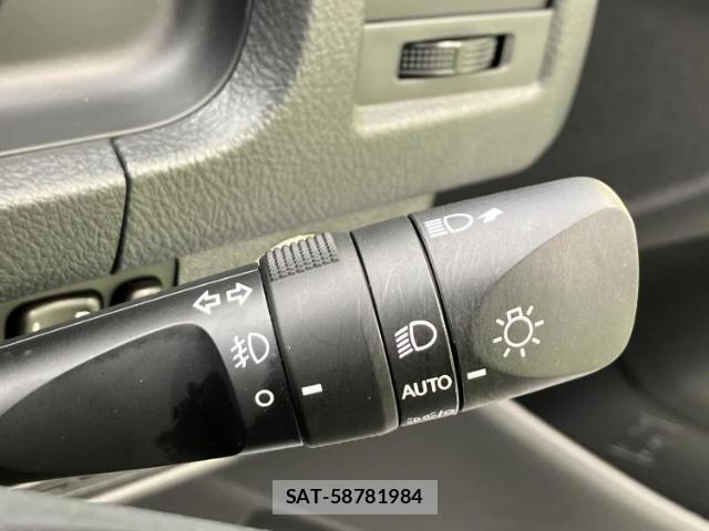 Toyota HIACE VAN 2024-04 8225496-15