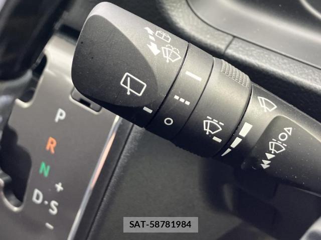 Toyota HIACE VAN 2024-04 8225496-16